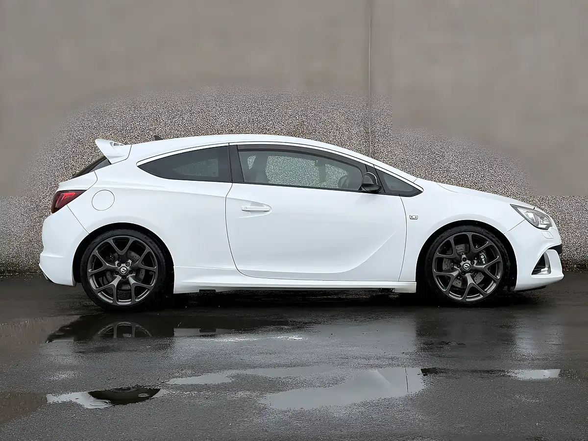 Used 2013 Vauxhall Astra Gtc Vxr White - Interior and Exterior details 2