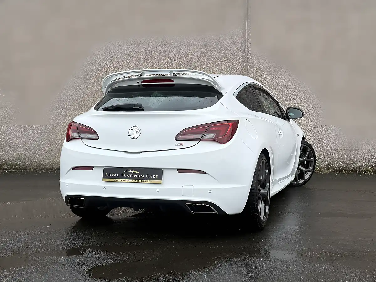 Used 2013 Vauxhall Astra Gtc Vxr White - Interior and Exterior details 3