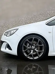 Used 2013 Vauxhall Astra Gtc Vxr White - Interior and Exterior details 5
