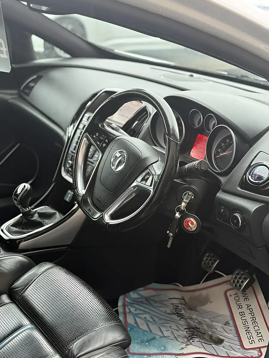 Used 2013 Vauxhall Astra Gtc Vxr White - Interior and Exterior details 6