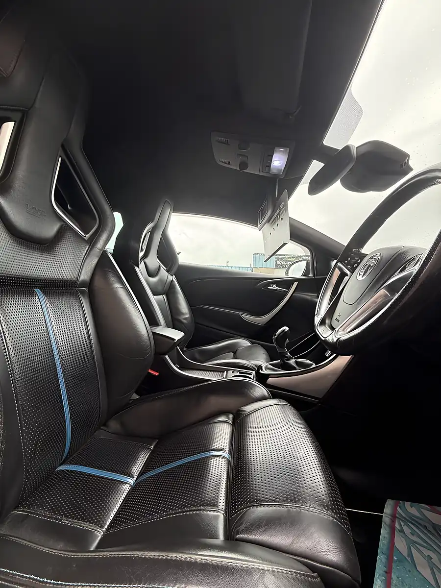 Used 2013 Vauxhall Astra Gtc Vxr White - Interior and Exterior details 7
