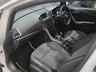 Used 2013 Vauxhall Astra Se White - Interior and Exterior details 15