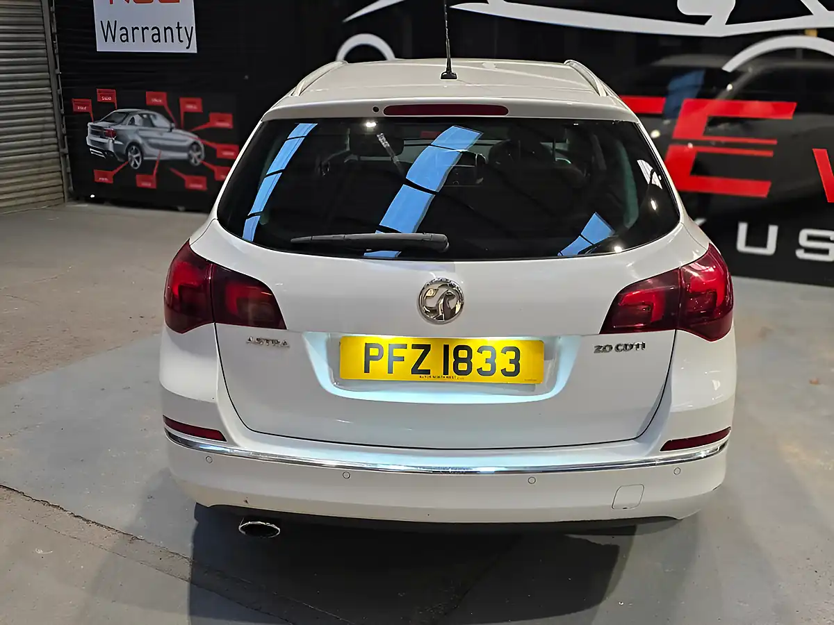 Used 2013 Vauxhall Astra Se White - Interior and Exterior details 18