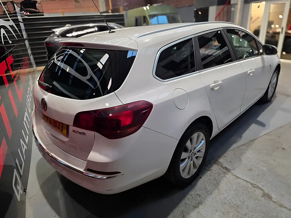 Used 2013 Vauxhall Astra Se White - Interior and Exterior details 20