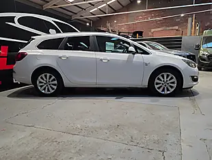 Used 2013 Vauxhall Astra Se White - Interior and Exterior details 3