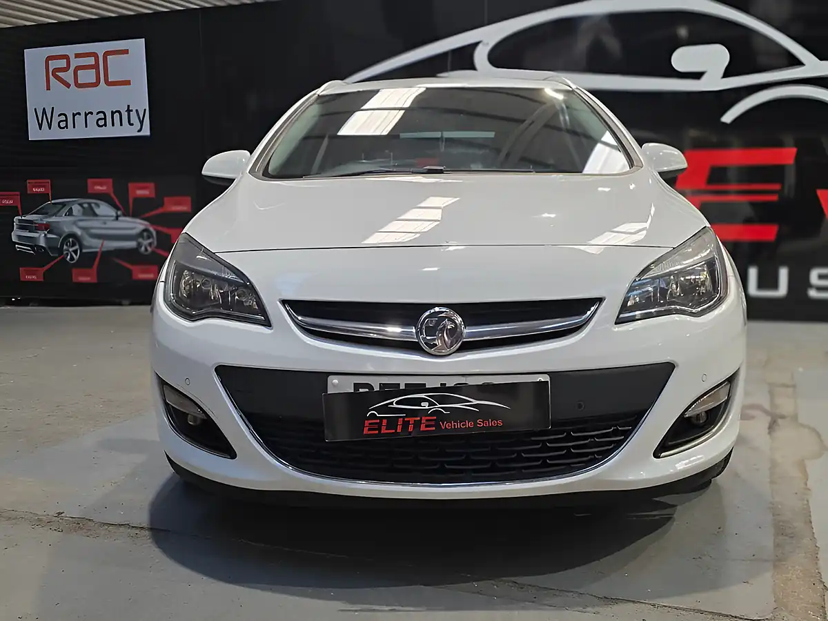Used 2013 Vauxhall Astra Se White - Interior and Exterior details 4