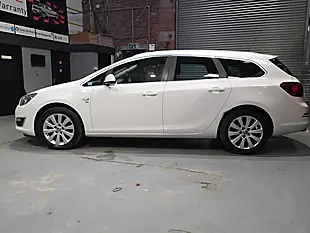 Used 2013 Vauxhall Astra Se White - Interior and Exterior details 7