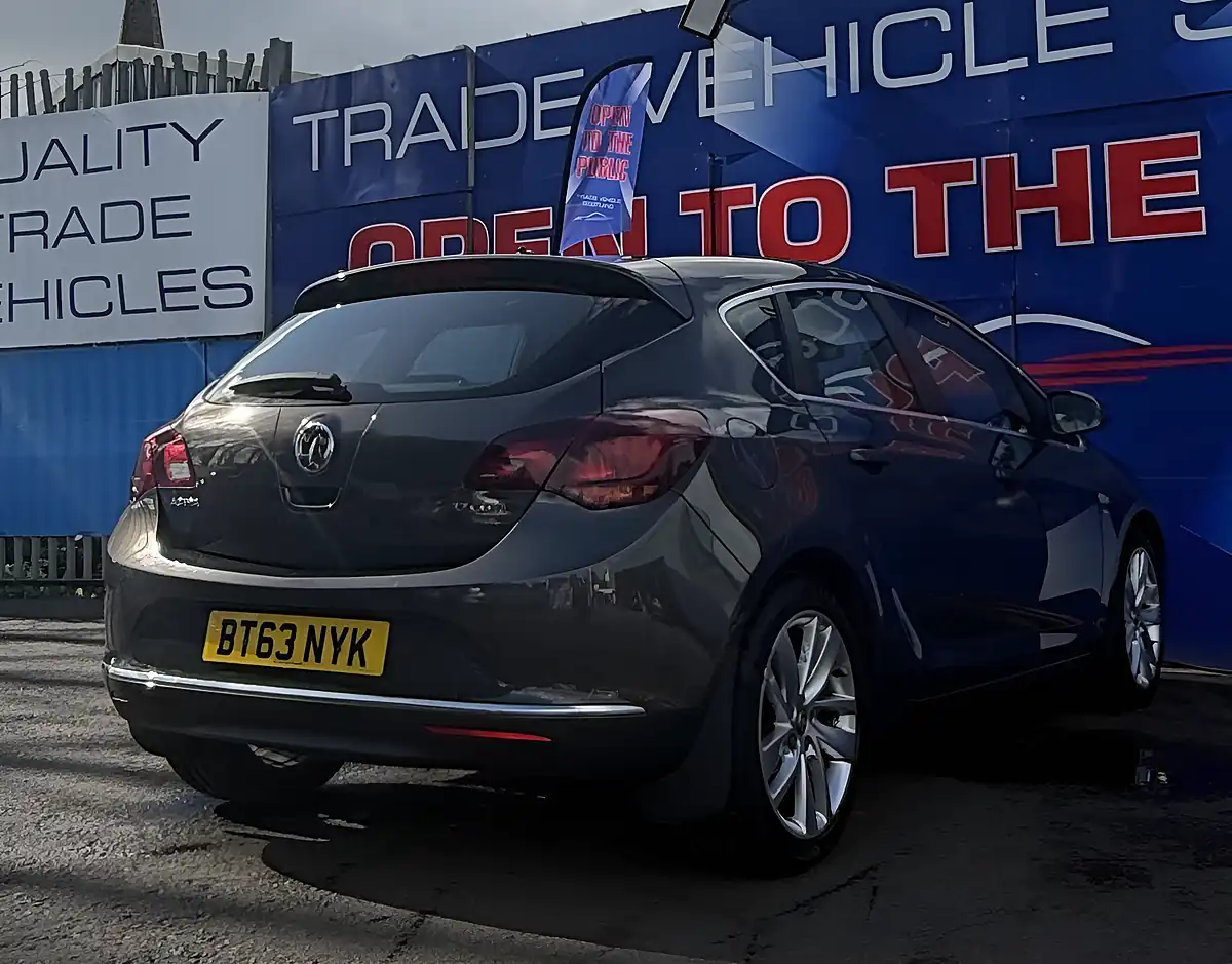 Used 2013 Vauxhall Astra Sri Black - Interior and Exterior details 10