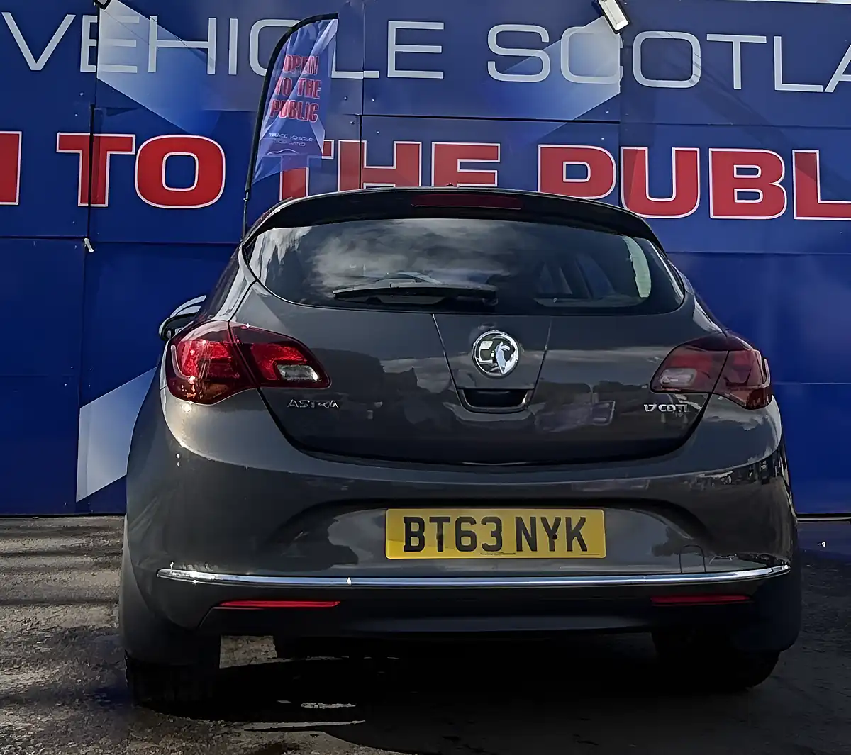 Used 2013 Vauxhall Astra Sri Black - Interior and Exterior details 12