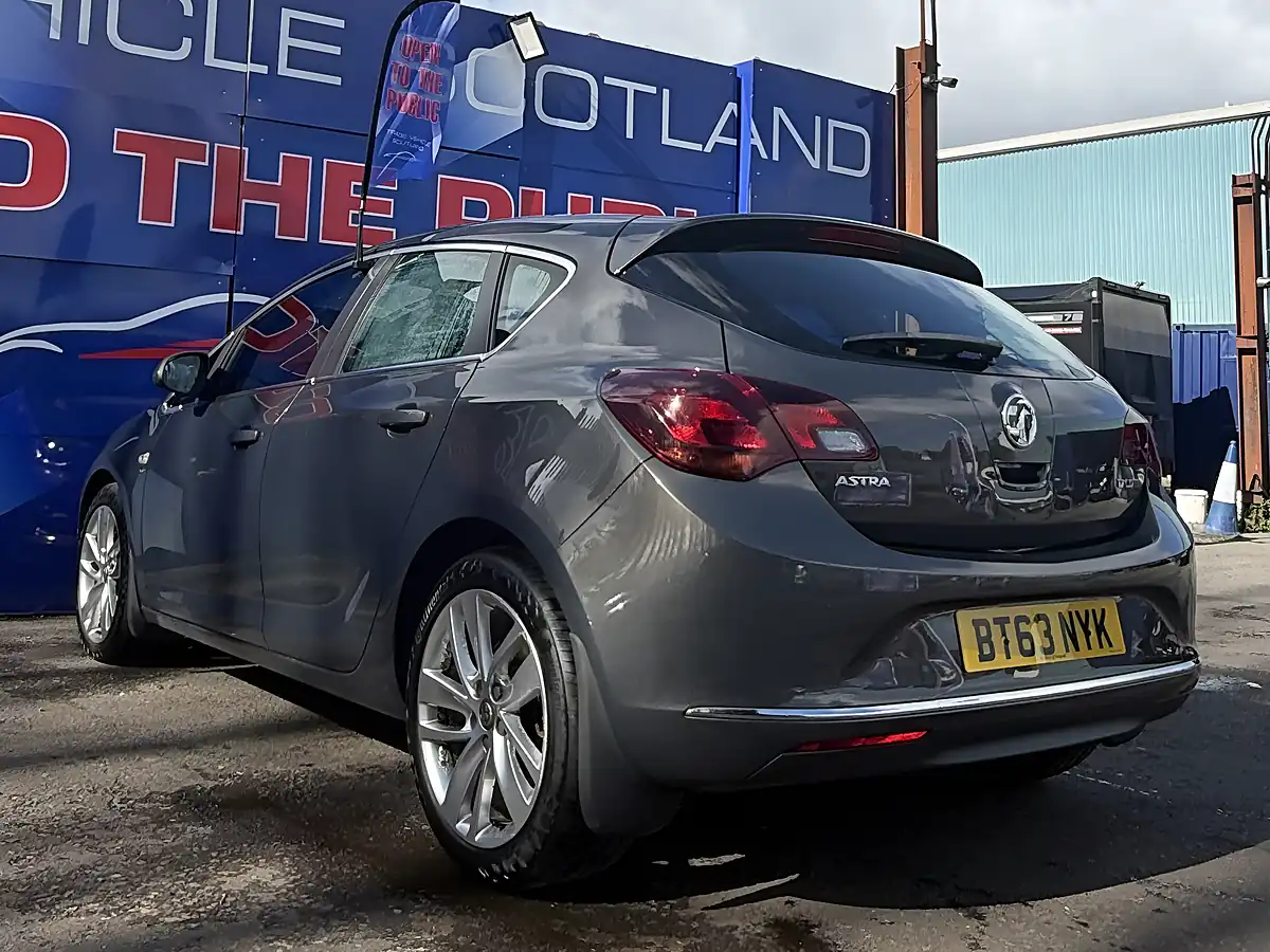 Used 2013 Vauxhall Astra Sri Black - Interior and Exterior details 13