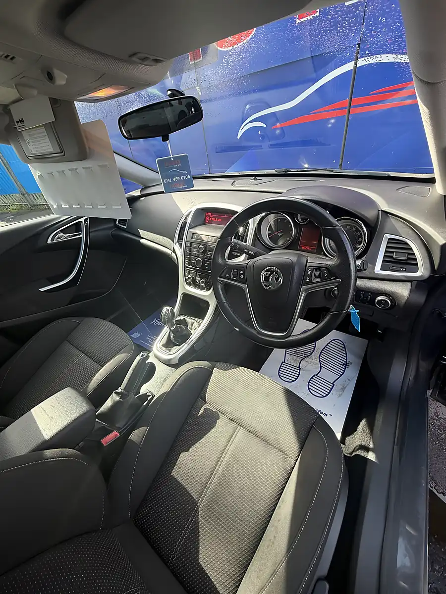 Used 2013 Vauxhall Astra Sri Black - Interior and Exterior details 16