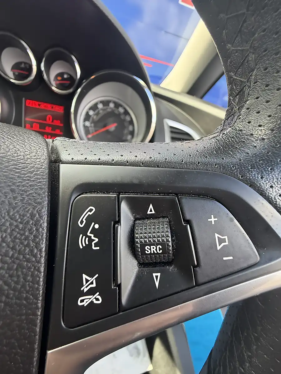 Used 2013 Vauxhall Astra Sri Black - Interior and Exterior details 18