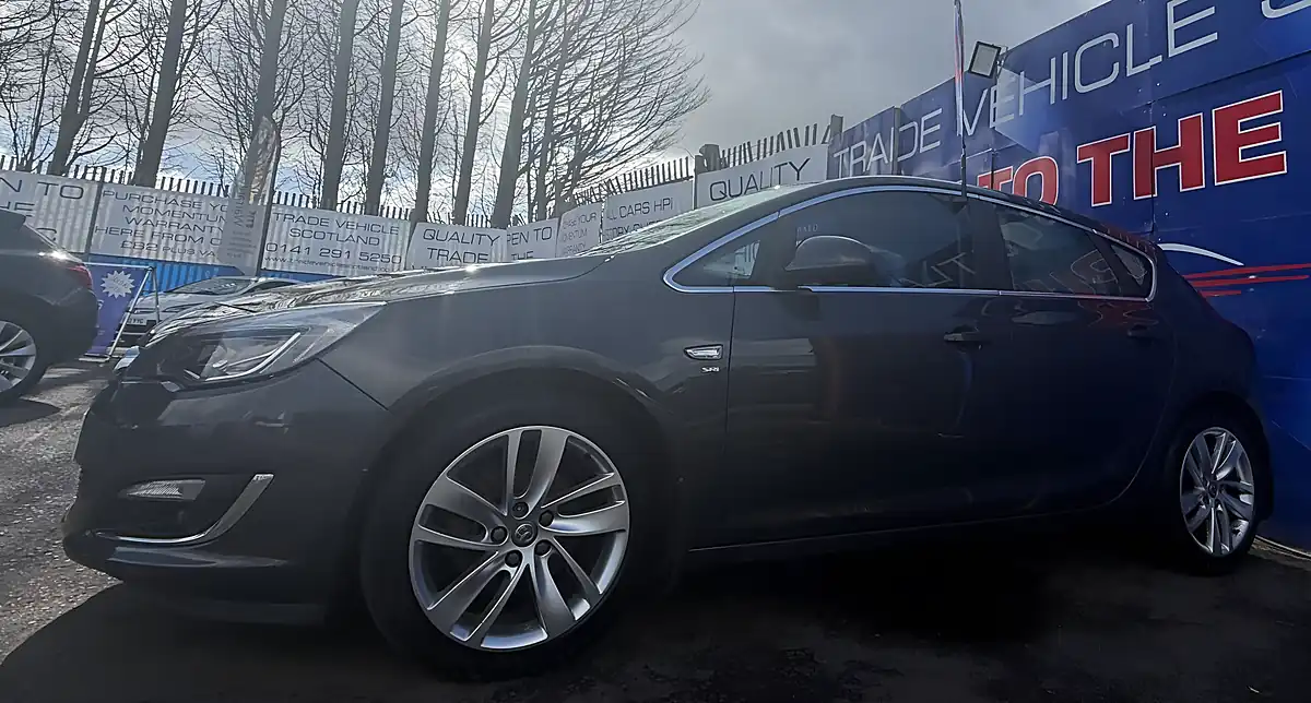 Used 2013 Vauxhall Astra Sri Black - Interior and Exterior details 2