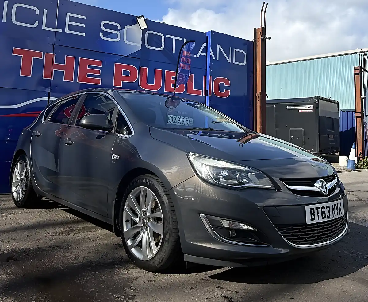Used 2013 Vauxhall Astra Sri Black - Interior and Exterior details 7