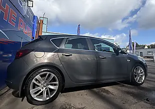 Used 2013 Vauxhall Astra Sri Black - Interior and Exterior details 9