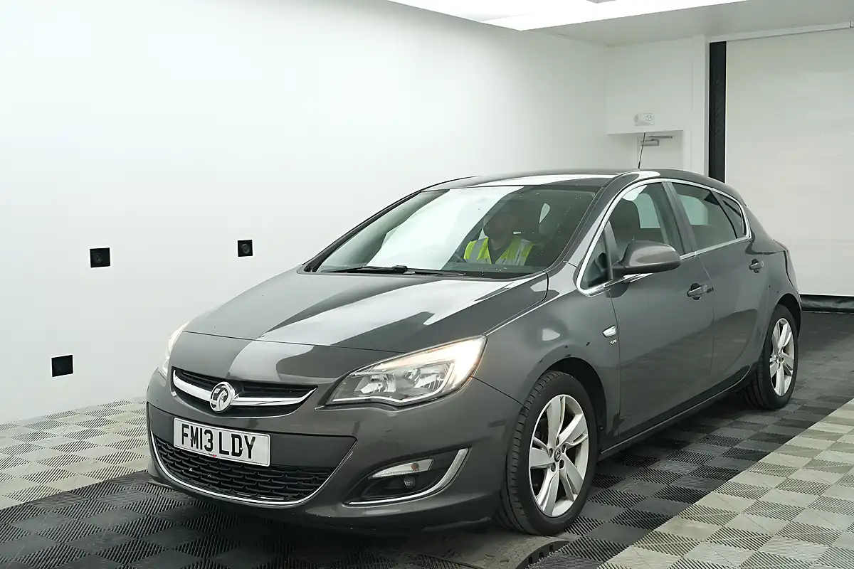 Used 2013 Vauxhall Astra Sri Grey - Interior and Exterior details 2