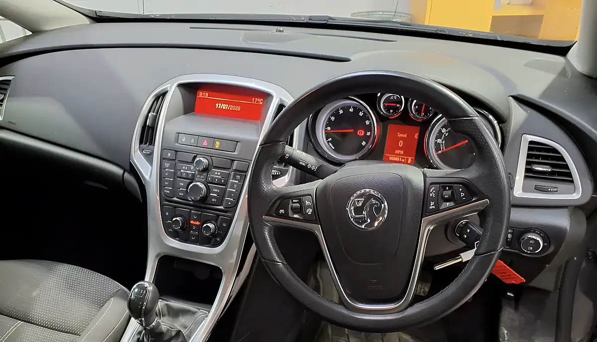 Used 2013 Vauxhall Astra Sri Grey - Interior and Exterior details 6