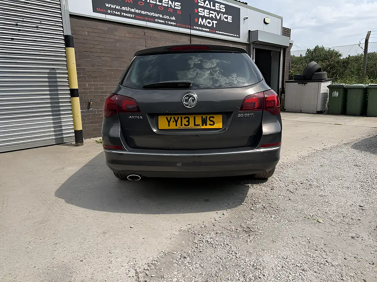 Used 2013 Vauxhall Astra Sri Grey - Interior and Exterior details 10