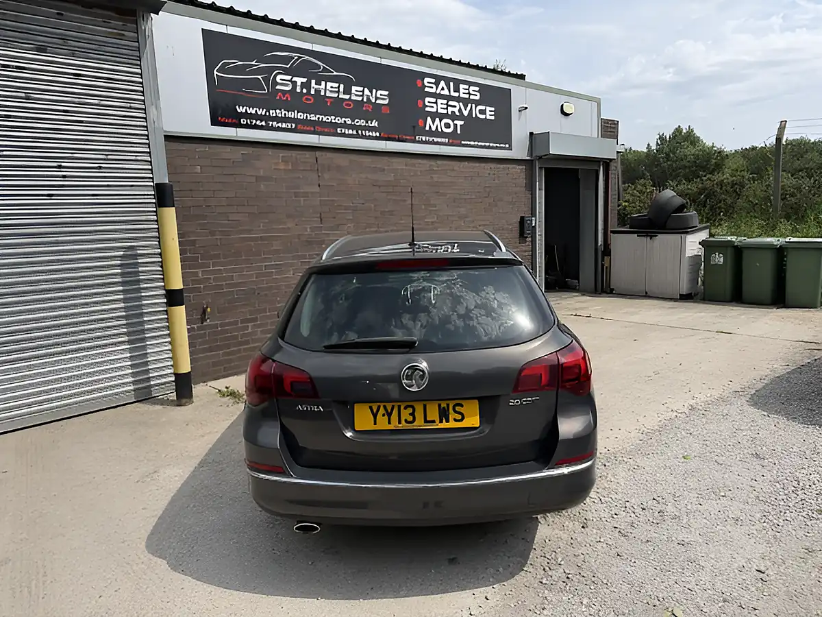 Used 2013 Vauxhall Astra Sri Grey - Interior and Exterior details 11