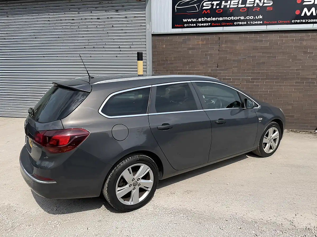 Used 2013 Vauxhall Astra Sri Grey - Interior and Exterior details 12