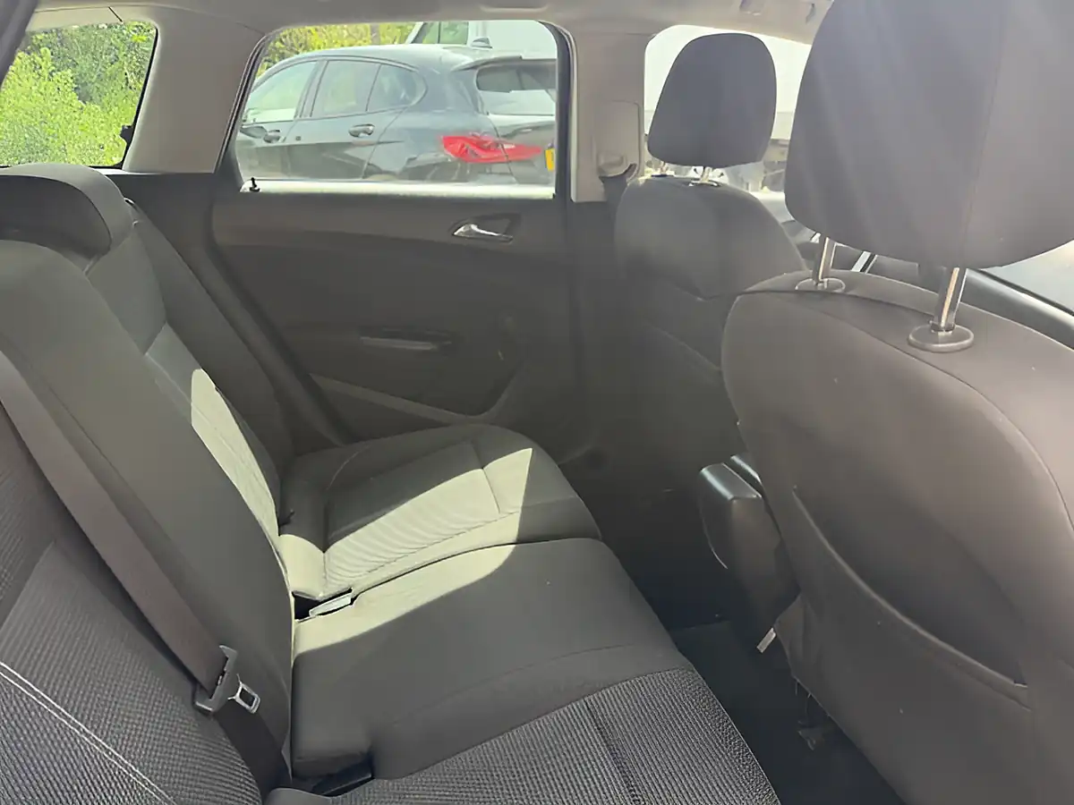 Used 2013 Vauxhall Astra Sri Grey - Interior and Exterior details 15