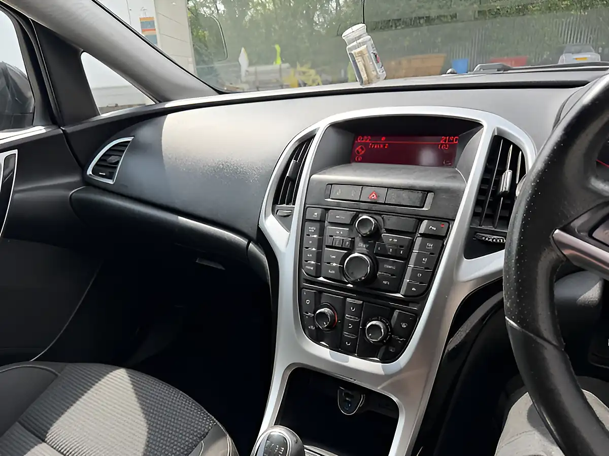 Used 2013 Vauxhall Astra Sri Grey - Interior and Exterior details 18
