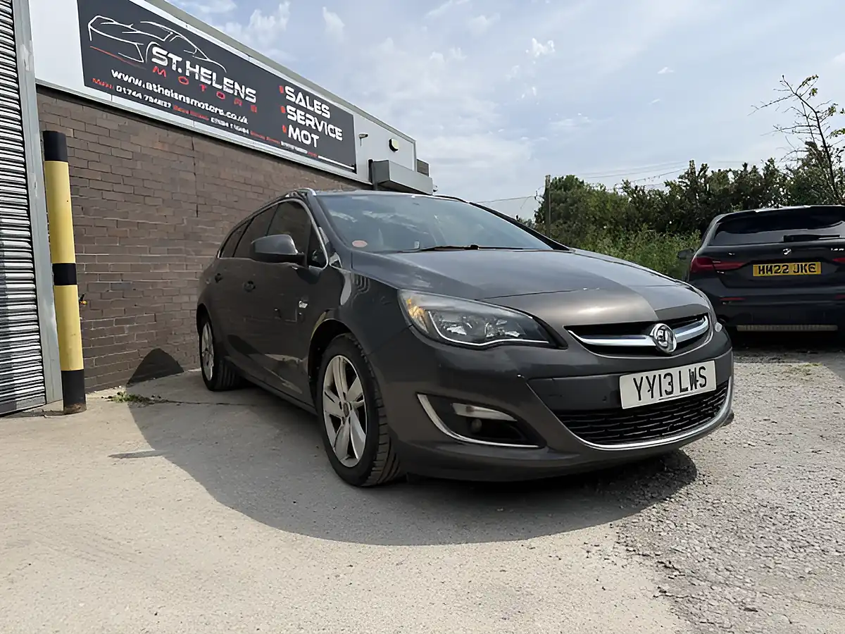 Used 2013 Vauxhall Astra Sri Grey - Interior and Exterior details 2