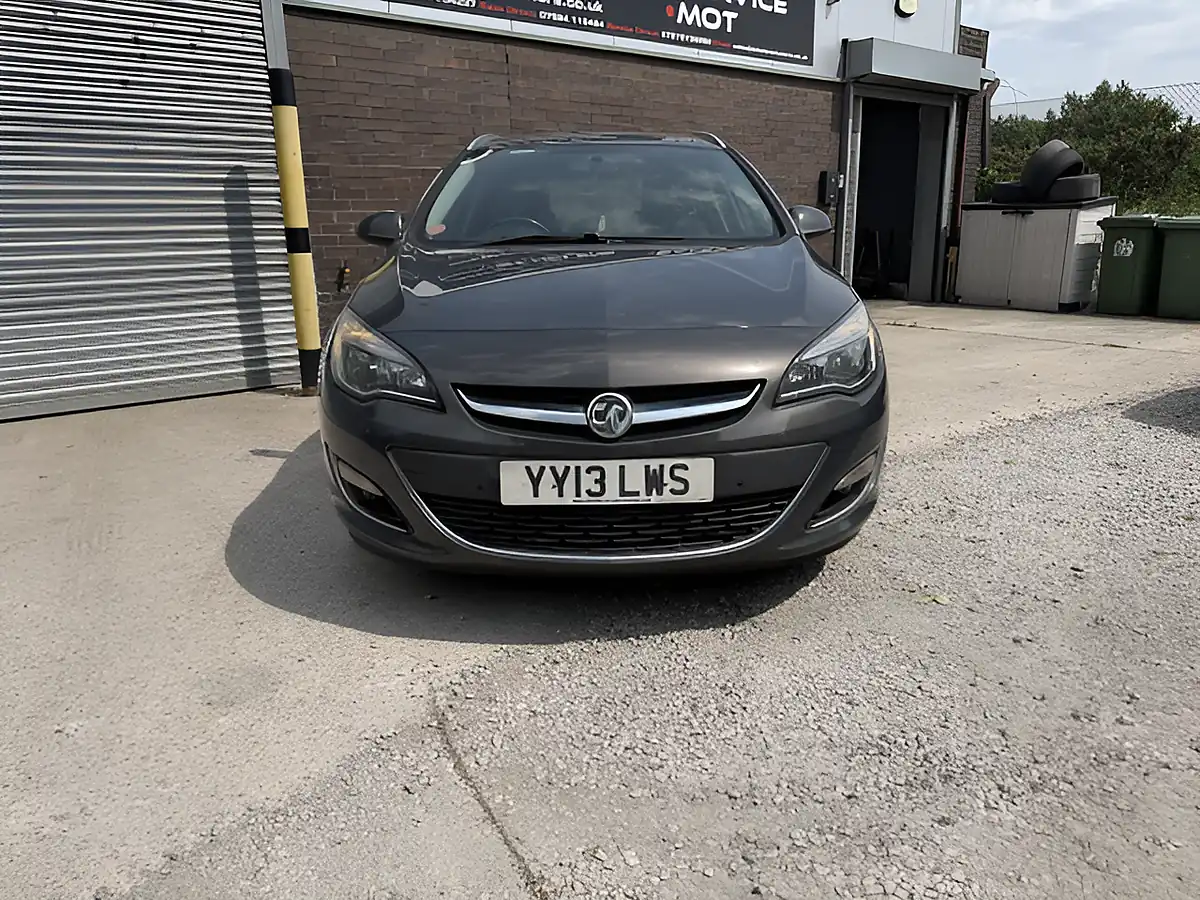 Used 2013 Vauxhall Astra Sri Grey - Interior and Exterior details 3