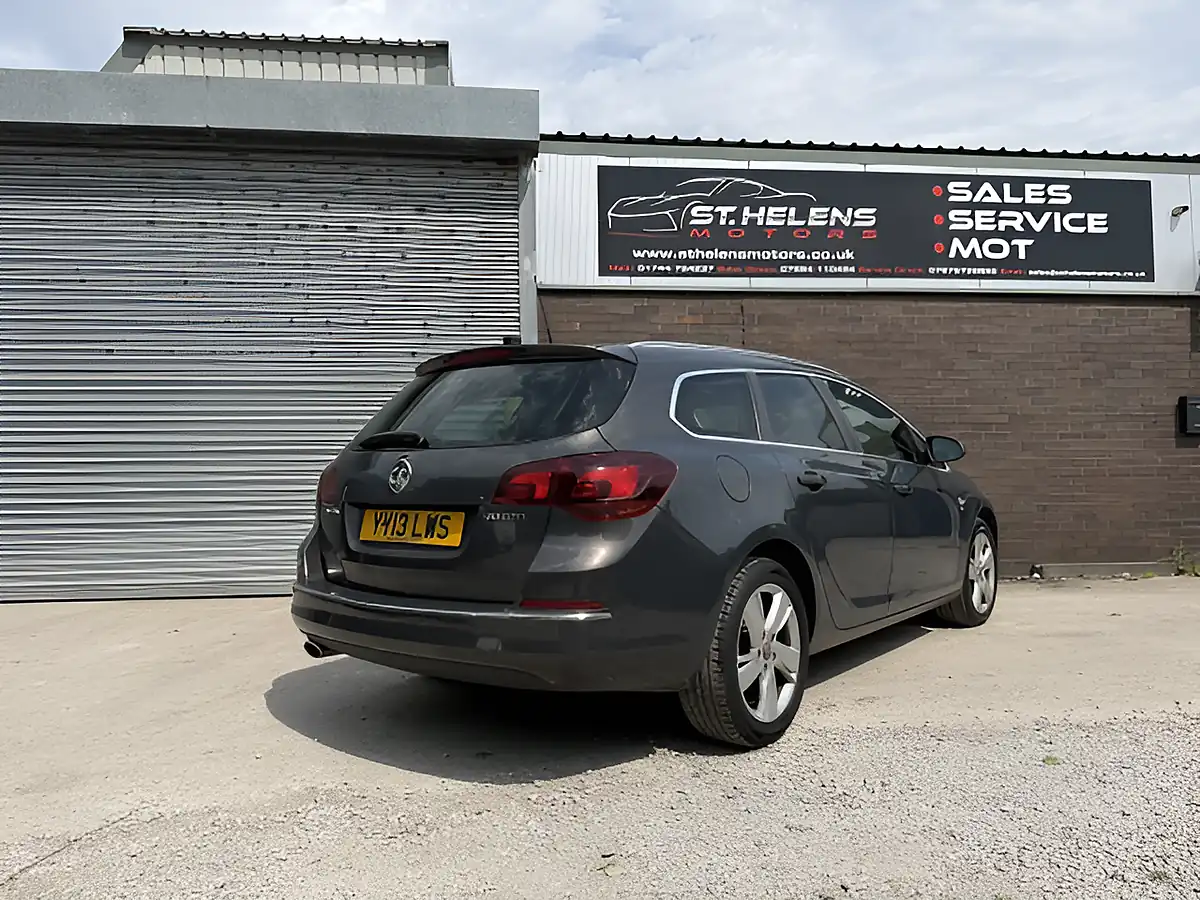 Used 2013 Vauxhall Astra Sri Grey - Interior and Exterior details 9