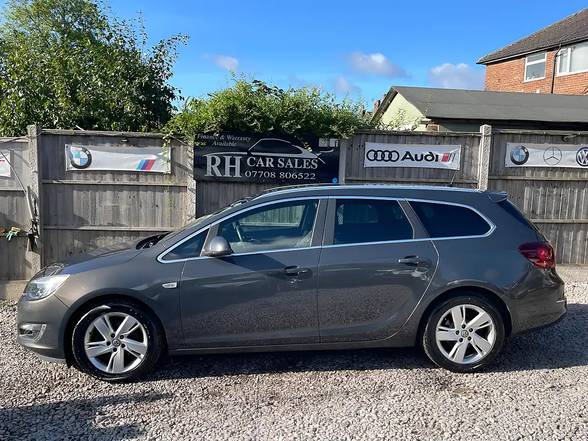 Used 2013 Vauxhall Astra Sri Grey - Interior and Exterior details 10