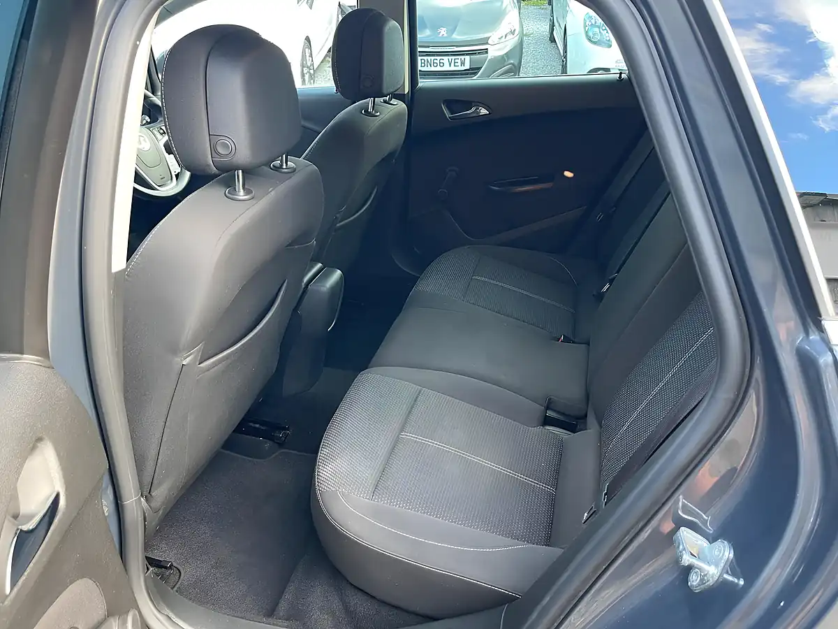 Used 2013 Vauxhall Astra Sri Grey - Interior and Exterior details 13
