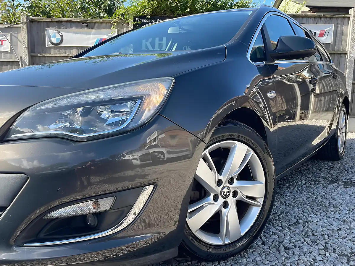 Used 2013 Vauxhall Astra Sri Grey - Interior and Exterior details 15