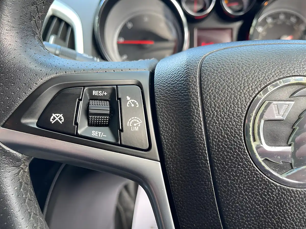 Used 2013 Vauxhall Astra Sri Grey - Interior and Exterior details 16