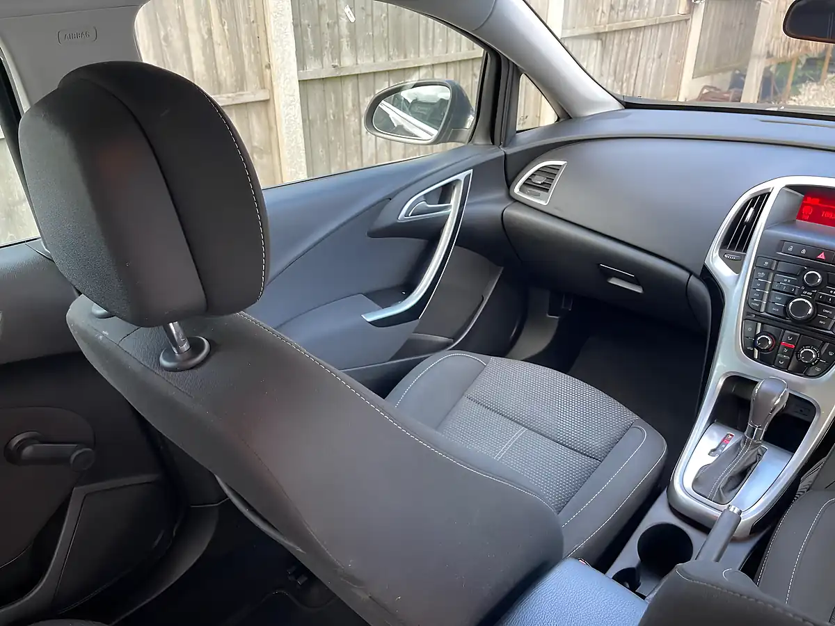 Used 2013 Vauxhall Astra Sri Grey - Interior and Exterior details 3