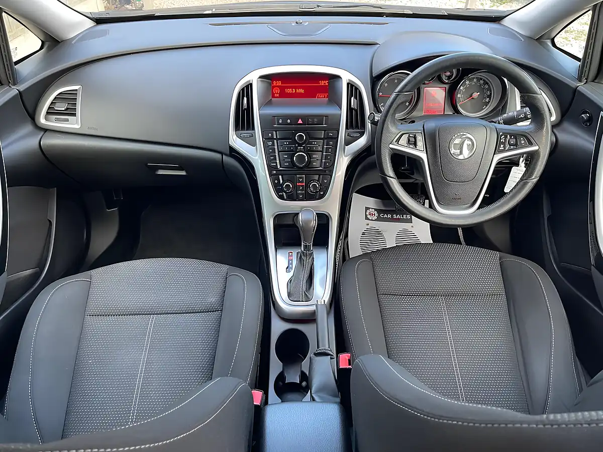 Used 2013 Vauxhall Astra Sri Grey - Interior and Exterior details 4