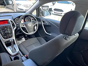 Used 2013 Vauxhall Astra Sri Grey - Interior and Exterior details 5