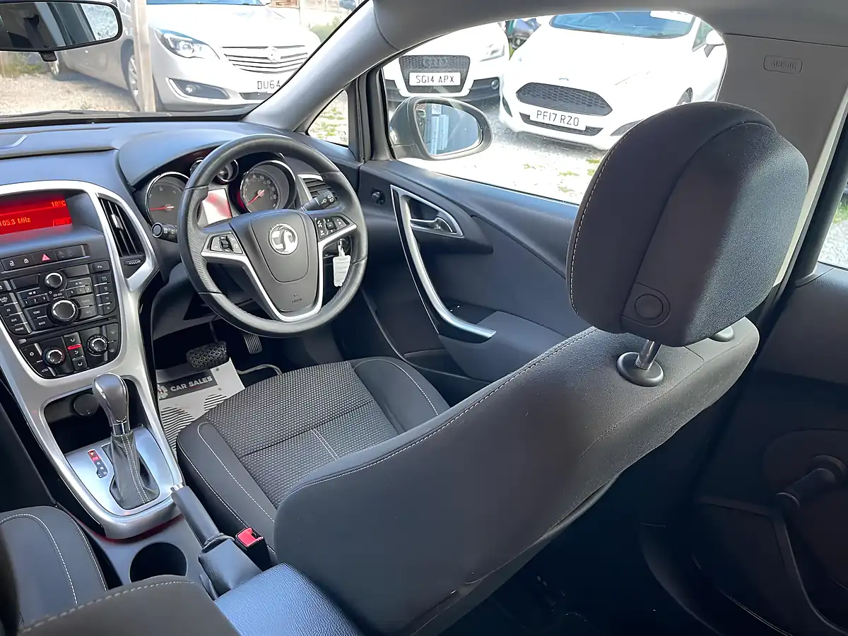 Used 2013 Vauxhall Astra Sri Grey - Interior and Exterior details 5