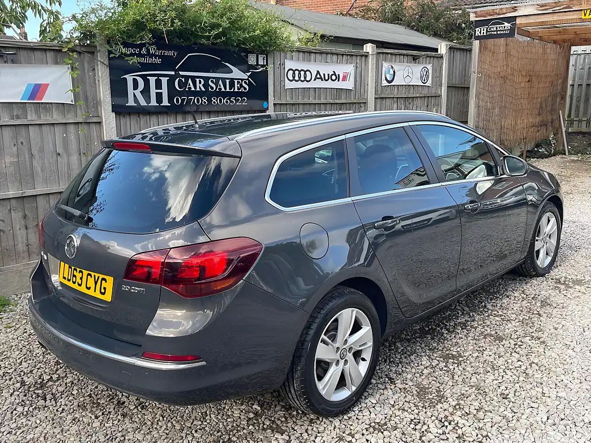 Used 2013 Vauxhall Astra Sri Grey - Interior and Exterior details 9