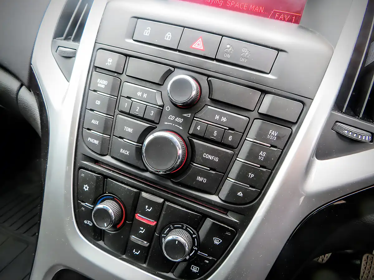 Used 2013 Vauxhall Astra Sri Metallic Grey - Interior and Exterior details 13
