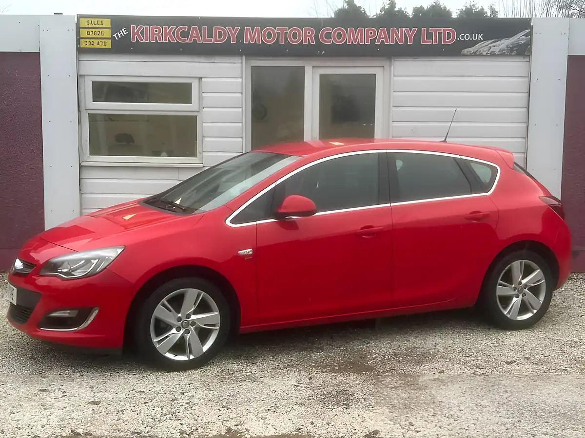 Used 2013 Vauxhall Astra Sri Red - Interior and Exterior details 2