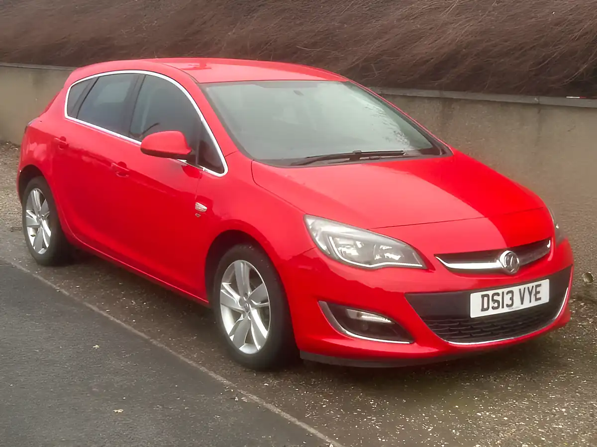 Used 2013 Vauxhall Astra Sri Red - Interior and Exterior details 7