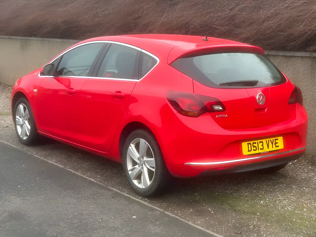 Used 2013 Vauxhall Astra Sri Red - Interior and Exterior details 8
