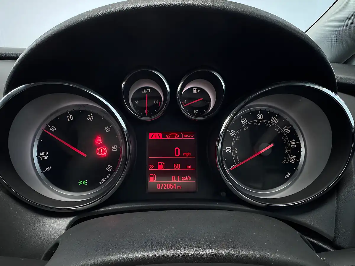 Used 2013 Vauxhall Astra Sri Sports Tourer Summit White - Interior and Exterior details 12