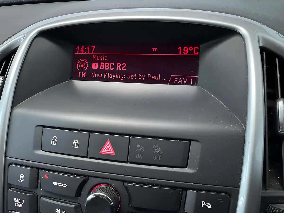 Used 2013 Vauxhall Astra Sri Sports Tourer Summit White - Interior and Exterior details 14