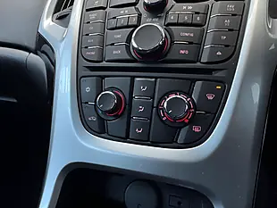 Used 2013 Vauxhall Astra Sri Sports Tourer Summit White - Interior and Exterior details 16