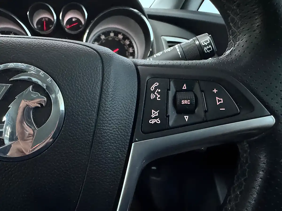 Used 2013 Vauxhall Astra Sri Sports Tourer Summit White - Interior and Exterior details 17