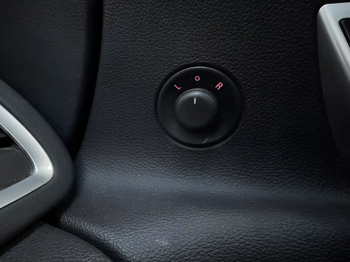 Used 2013 Vauxhall Astra Sri Sports Tourer Summit White - Interior and Exterior details 19