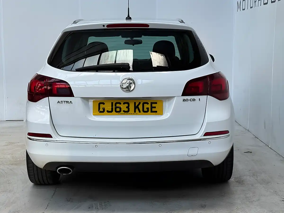 Used 2013 Vauxhall Astra Sri Sports Tourer Summit White - Interior and Exterior details 5