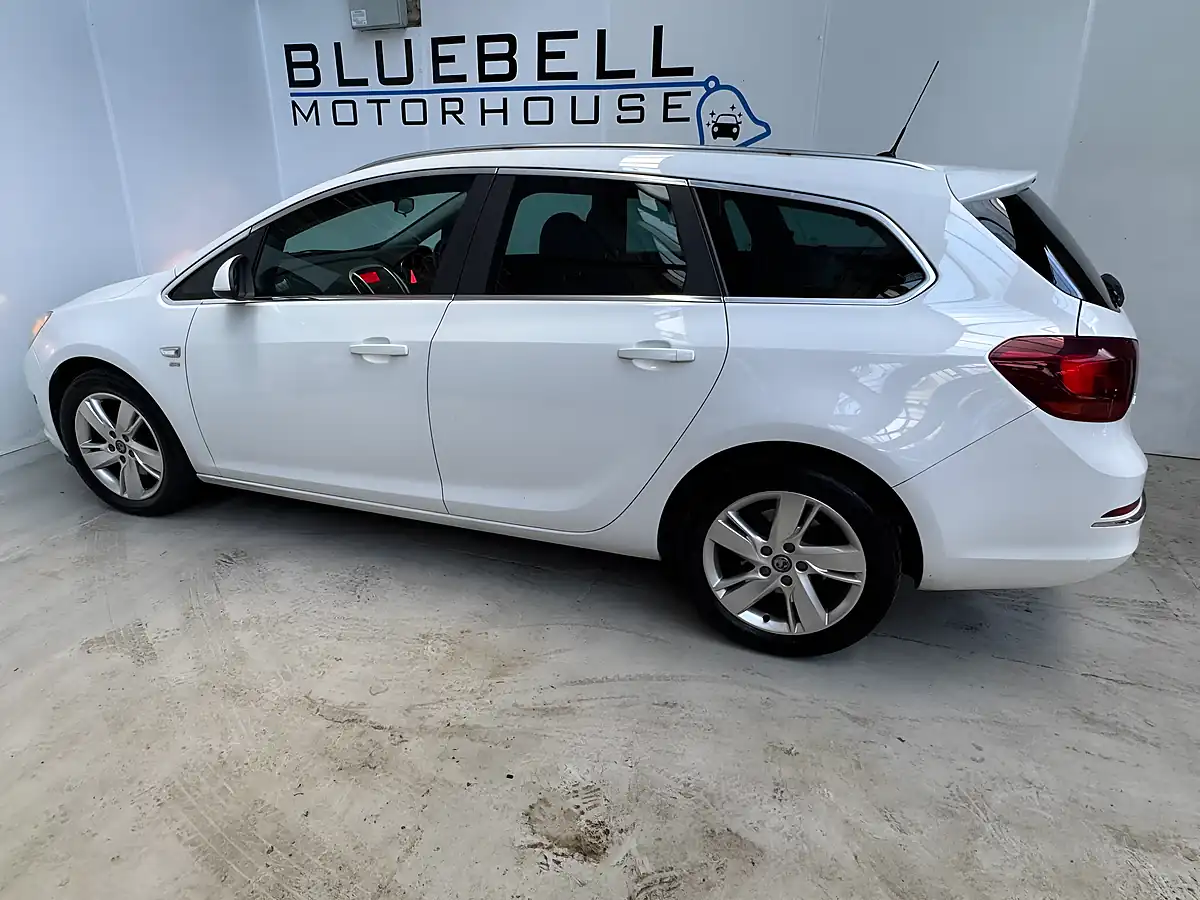 Used 2013 Vauxhall Astra Sri Sports Tourer Summit White - Interior and Exterior details 7