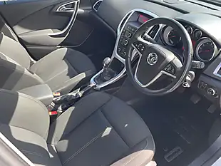 Used 2013 Vauxhall Astra Sri White - Interior and Exterior details 11